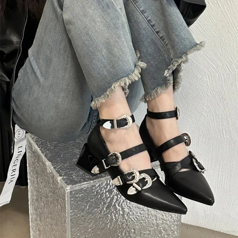 Kledingschoenen Hol Voor Vrouwen Gothic Dikke Hakken Damespumps Klinknagel Street Style Mid Hak Punk Vintage Casual Sandalen Lente Zomer