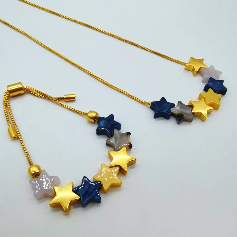 Женское ожерелье, цепочка на ключицы, простое темпераментное металлическое ожерелье с пятиконечной звездой, латунь, позолоченное 18 карат, разноцветное ожерелье со звездами из бисера