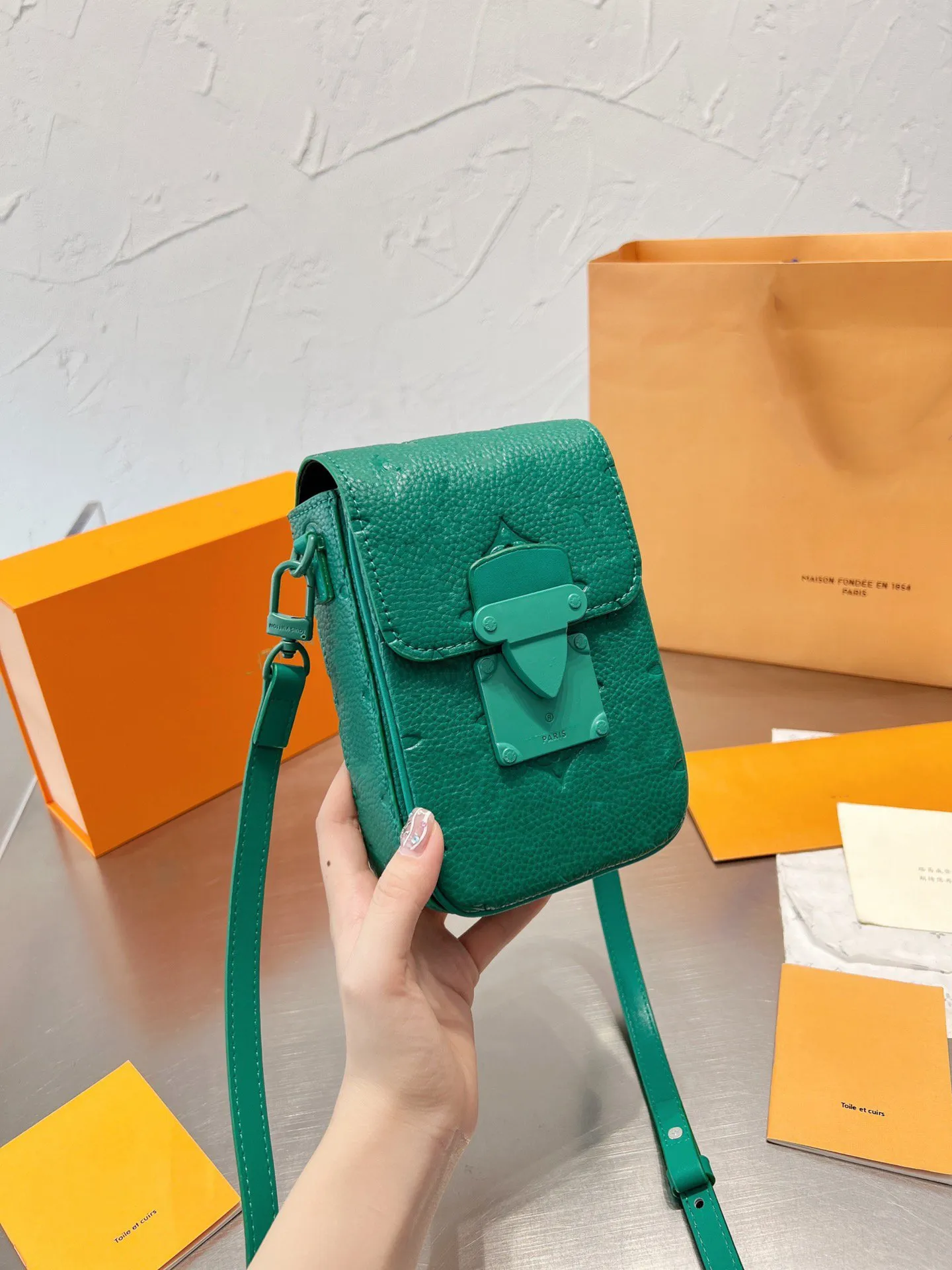 DHgate Designer Mini Leather Crossbody Sling Bag with Adjustable Strap Coin Purse and Card Slots for Women and Men Bags Luggage Accessories