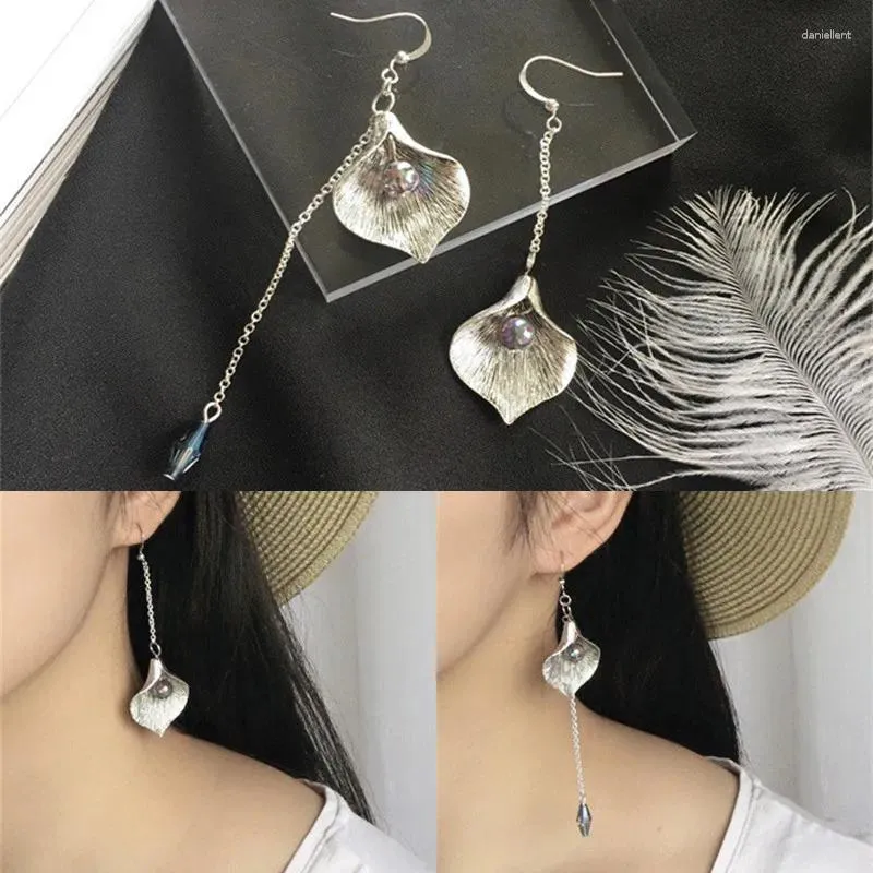 Boucles d'oreilles mode coréenne tempérament asymétrique fleurs blanches sauvages pétales irréguliers pour femme Brincos