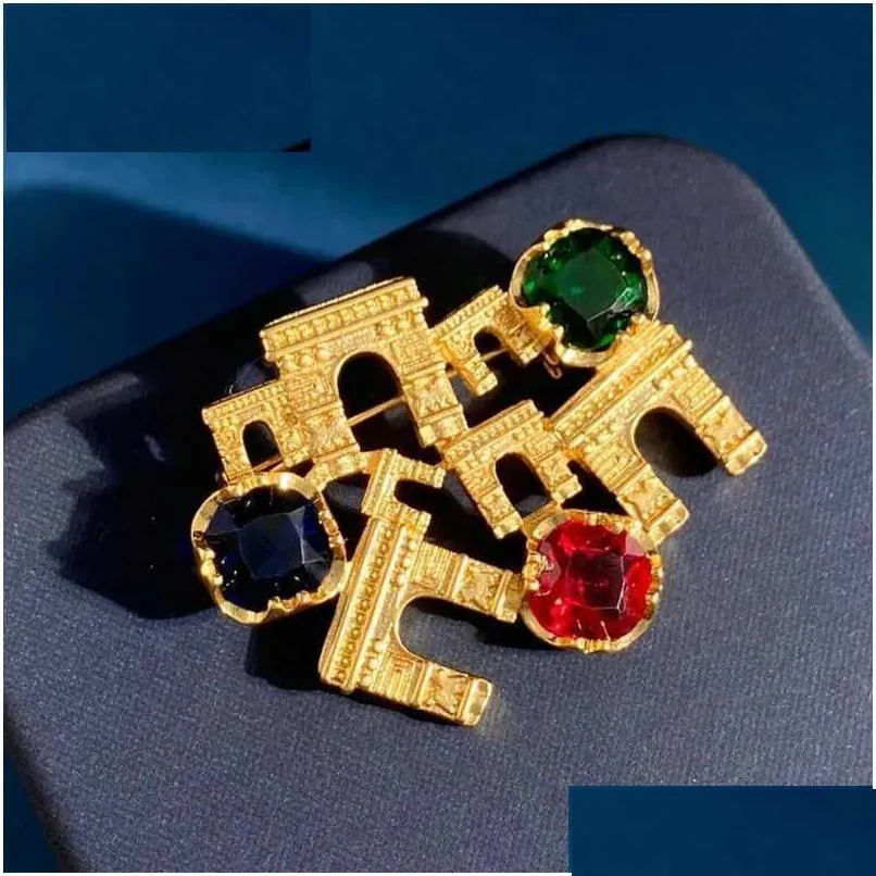 Szpilki, broszki piny broszki donia biżuteria moda tytanowa złota mikro-inkrulona AAA Kolor cyrkon miasto broszka na ścianie luksusowe retro pin q231 dhoyj