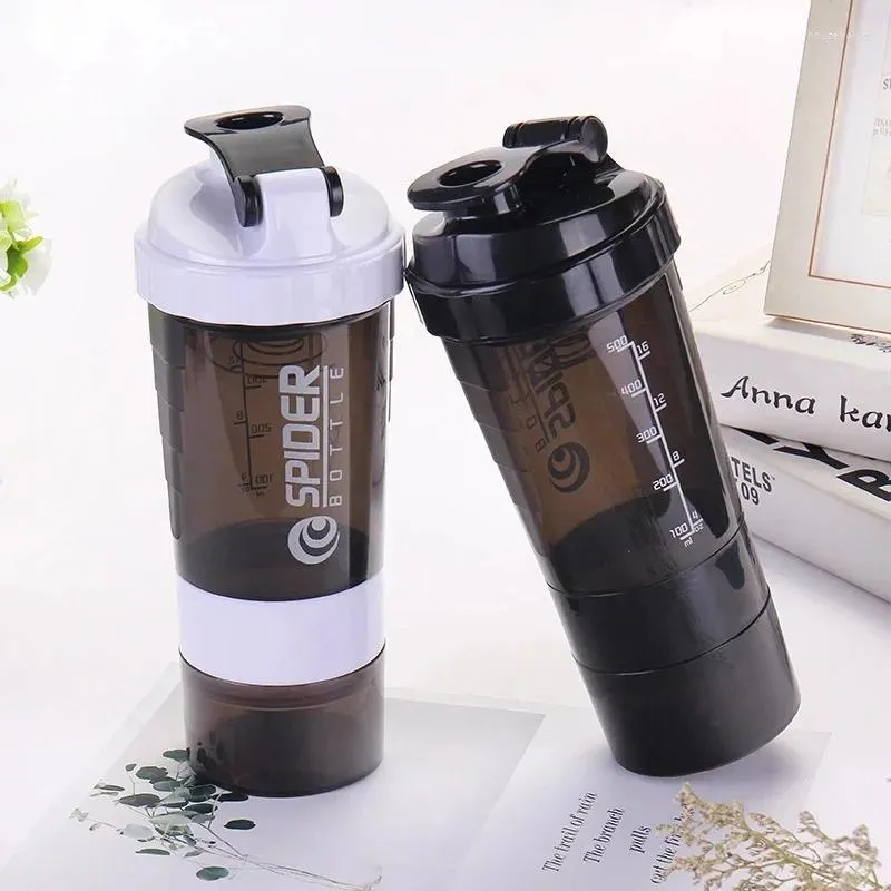 Vattenflaskor 500 ml Protein Powder Shaker Bottle Sports Cup Portable High Capacity Drinking Container med Case Plastic Blender