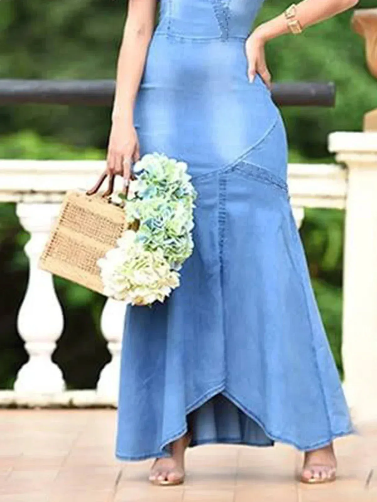 e Denim Midi ss with V-neline and Decorate Stig