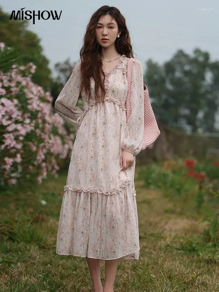 Casual Dresses Mishow French Floral Dress for Women 2024 Spring/Summer Lantern Sleeves V-hals A-Line Edible Tree Fungus MXC34L1307