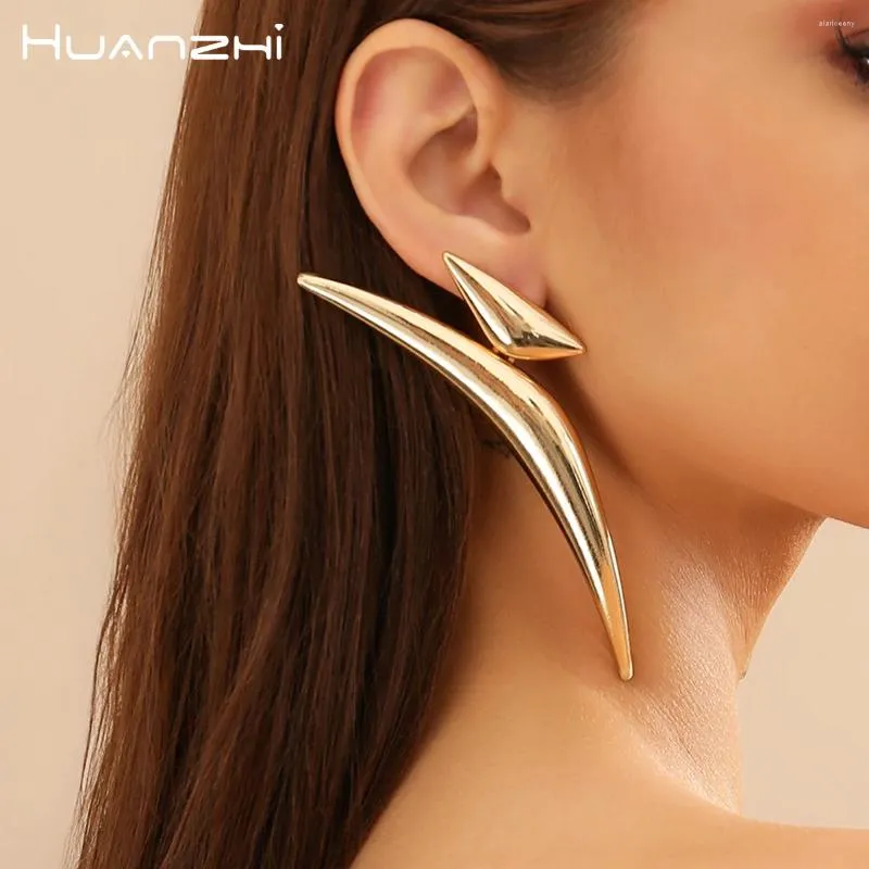 Orecchini con perno HUANZHI Triangolo piegato a punta per le donne Ragazze Design minimalista esagerato accessori geometrici 2024 gioielli di tendenza