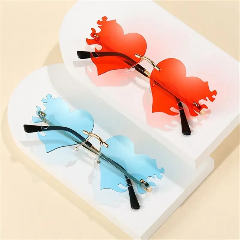 Utomhus Eyewear UV400 Protection Fire Heart Formed Solglasögon Kostymtillbehör Rimless Party Favor Flame Love Sun Glasses