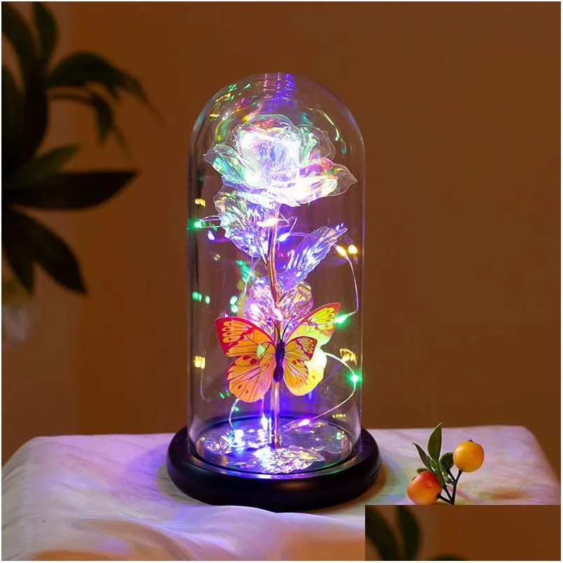 Couronnes de fleurs décoratives Lampe artificielle de lumière rose avec papillon et fleurs LED colorées en verre Cadeaux alimentés par batterie pour Drop Dhqck