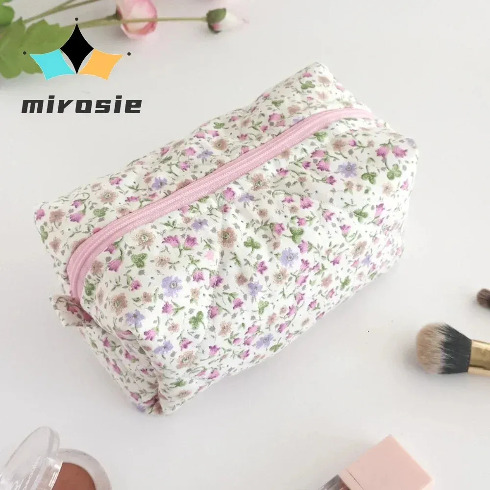 MIROSIE Florale handgefertigte Make-up-Tasche für Reisen, Hautpflege, rosa Reißverschlusstasche, Kulturbeutel-Organizer für Schönheit, gesteppte Gingham-Innentasche 240129