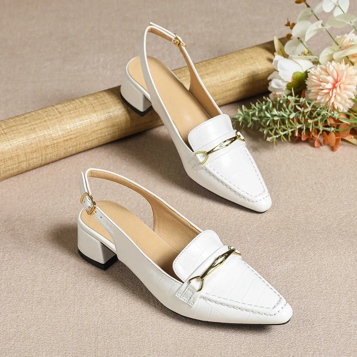 Robe chaussures nouveau style minimaliste mode d'été chaussure unique blanc orteil arrière sandales à talons d'air