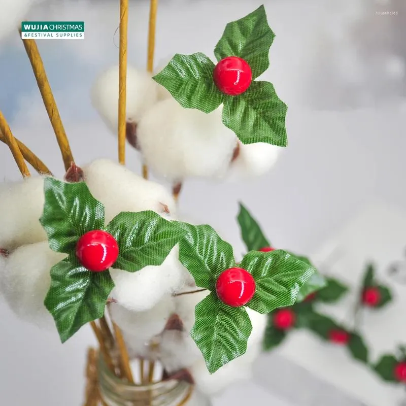 Dekorativa blommor 24st jul Holly lämnar konstgjorda små bär diy kransarrangemang bröllopsfest för år gåvor heminredning