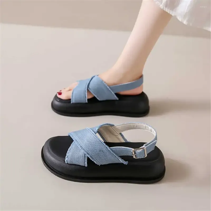 Wysokość poślizgu Anti Sandals Zwiększa szare buty płaskie buty Kapcie kobiety Summer Sneakers