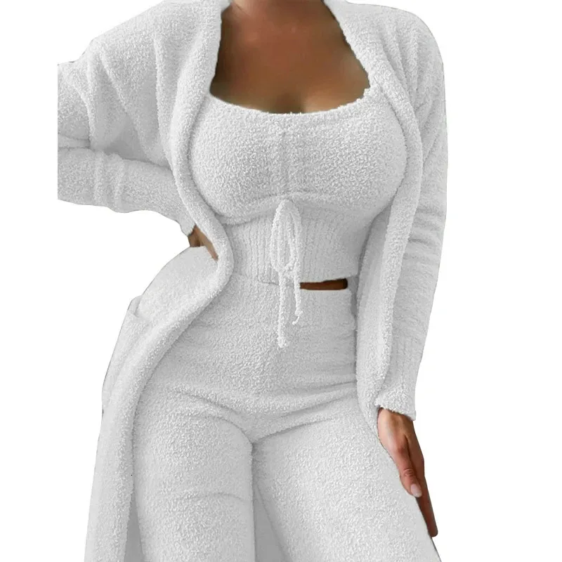 Homewear Pyjamas Plus La Taille Femmes Velours Pyjamas 3 Pièces Ensemble Top Pantalon Manteau Sexy Automne Hiver Ameublement Vêtements Filles 240130