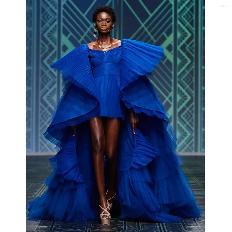 Festklänningar unika designade Royal Blue High Low Tulle Long Maxi Korta batwinghylsor Tiered Tutu Prom -klänningar