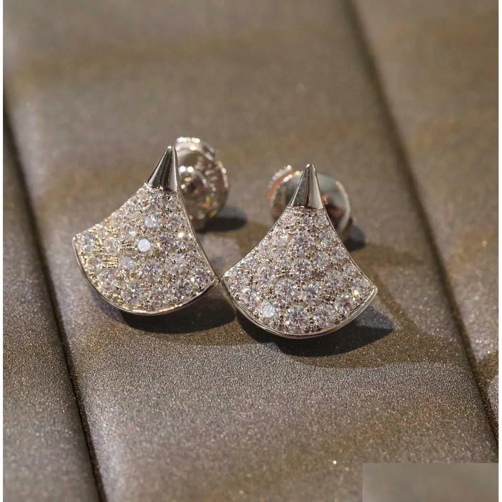 Stud V Gold Luxo Qualidade Fan Forma Brinco Com Diamante Brilhante Em Duas Cores Banhado Para Mulheres E Homem Jóias De Casamento Presente Tem B Dhodp