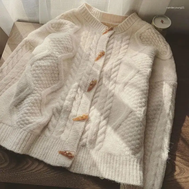 Kvinnors stickor 2024 Ankomst Autumn Women Lose Casual O-Neck långärmad Cardigan All-Matched Cotton Sticked Single Breasted tröja P656