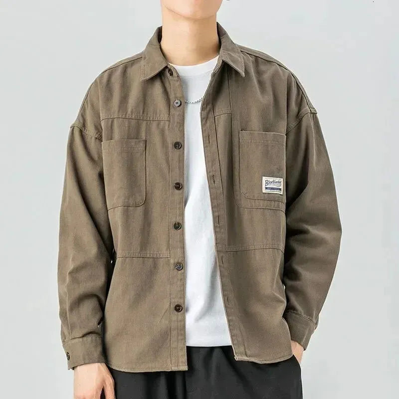 Män skjortor långärmare jackor fickfjäder höst cardigan mode streetwear manlig casual överdimensionerad päls lösa blusar 240127