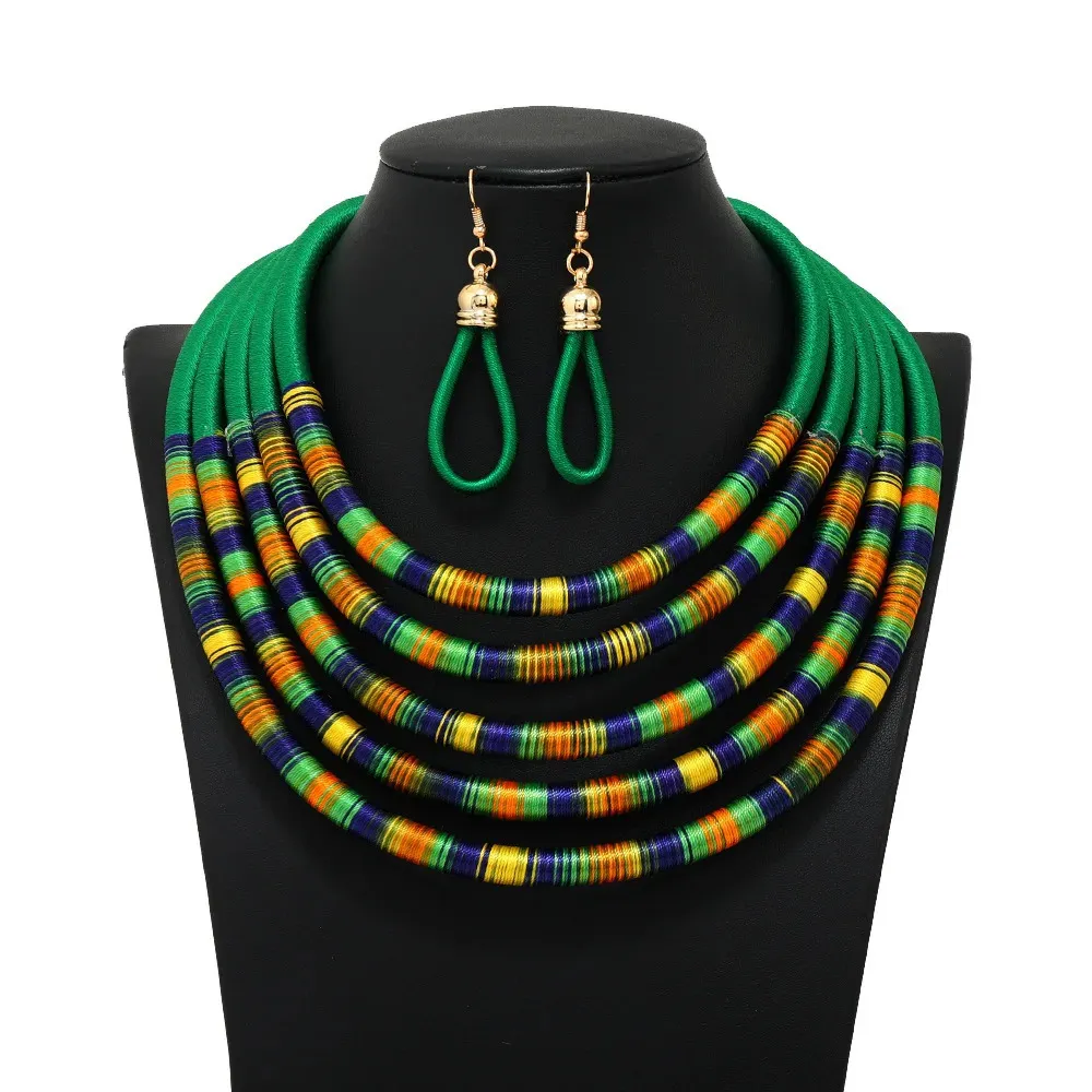 Set di gioielli in stile africano Colorato multistrato intrecciato a catena Magnetismo Bottone Bohemian Girocollo Collana con colletto Orecchini pendenti Set 240118