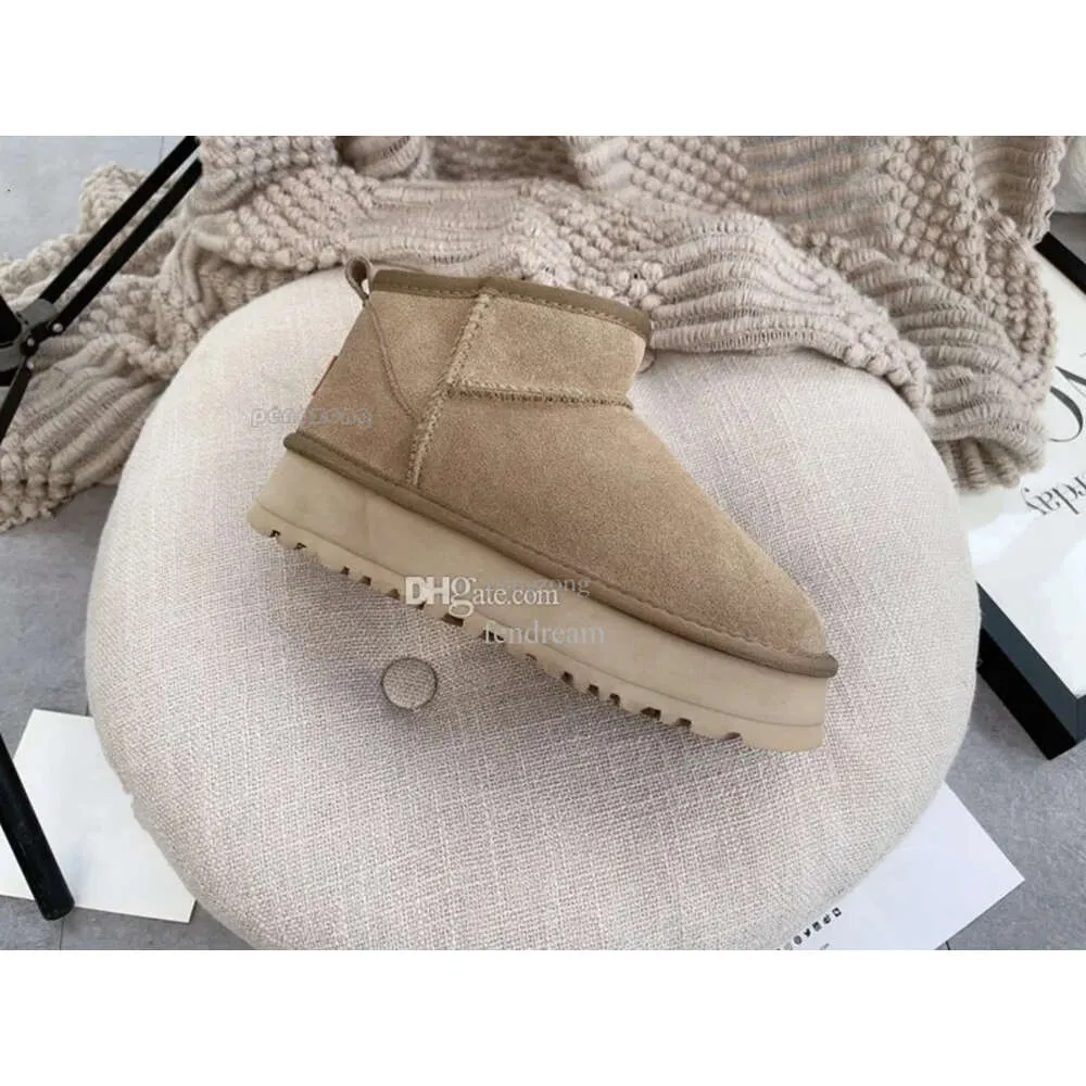 Australien Women Classic Mini Platform Boot Ultra Matte Suede Päls snöstövlar Shearling Faux Fur Wool Blend Comfort Winter Designer Girl 551