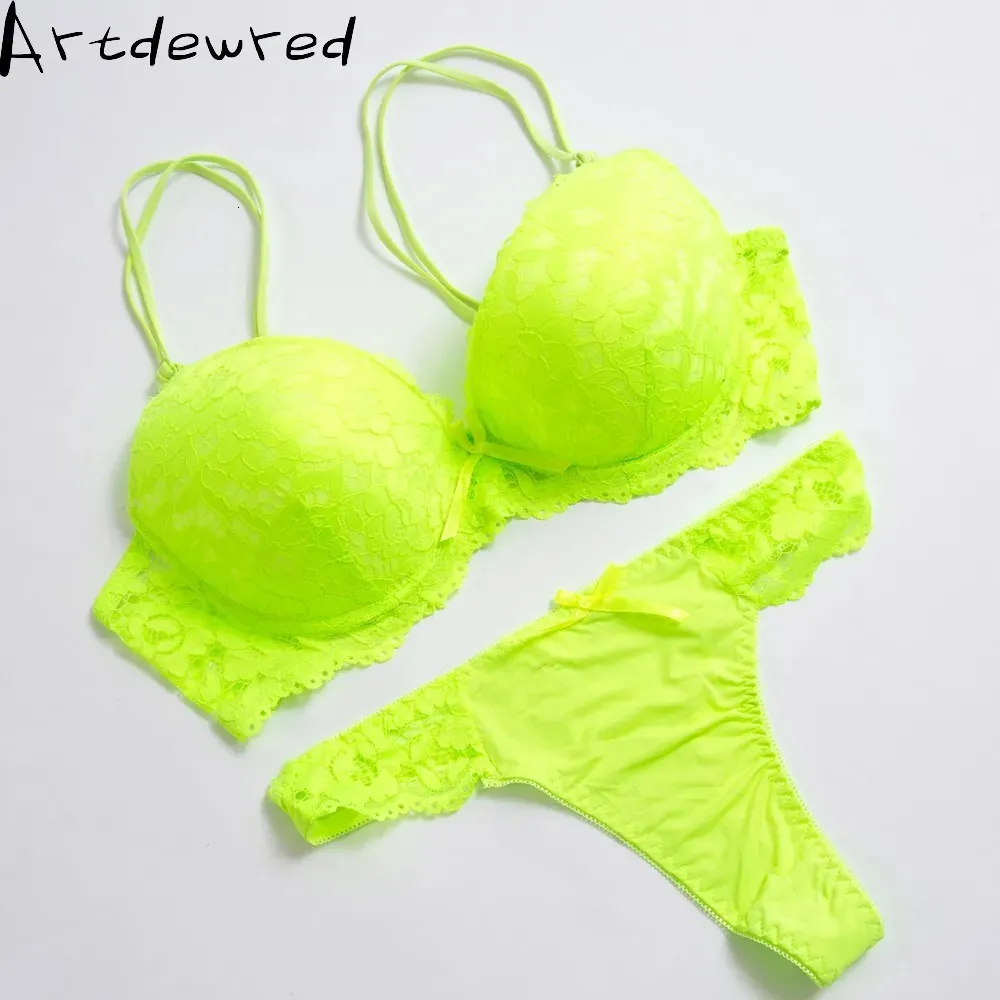 High quality Deep V Sexy Plus size Push up Bra set Floral Embroidery Lace Women Underwear and Panties 34 36 38 40 42 BCD 240127