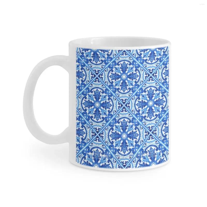Muggar portugisiska azulejo -plattor. Vit mugg te kopp kaffe vänner födelsedagspresent akvarell mönster keramisk marockansk kakel