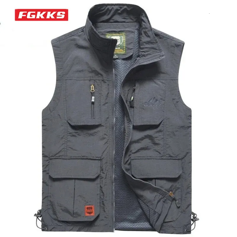 FGKKS Men Mesh Vest Multi Pocket Quick Dry Sleeveless Jacket Reporter Loose Outdoor Casual Thin Fishing Vests Waistcoat Male 240202