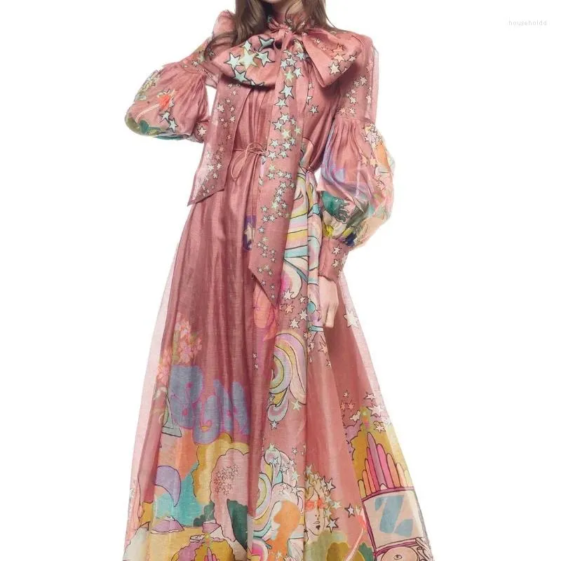 Повседневные платья Женская осень 2024 г. Французская свободная парчовая юбка с длинными рукавами и большим свободным вечерним платьем со складками
