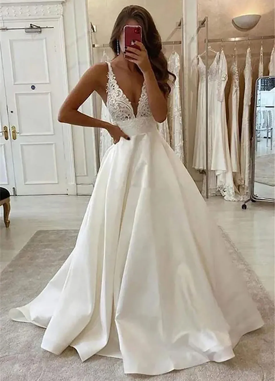 Abiti da sposa bianchi Abiti da sposa avorio Formale A Line Applique Cerniera personalizzata Allacciatura Plus Size Nuovo Sweep Train Scollo a V Bottone senza schienale in raso