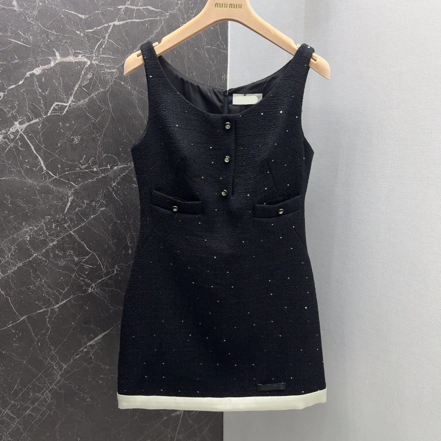 Mini vestido negro de tweed con lentejuelas de marca de moda europea