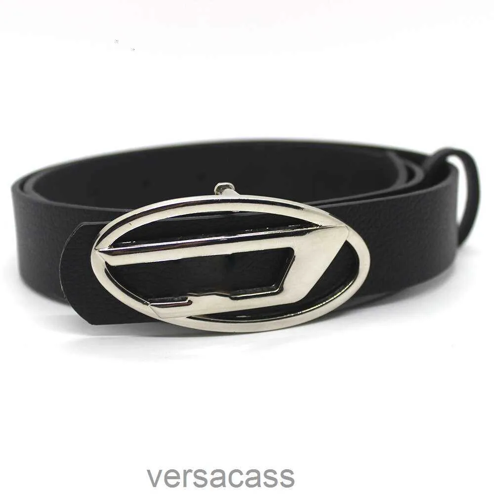 Cintura di moda firmata Nuova fibbia a scatto ovale in metallo con lettera d per uomo e donna Versatile abbinamento decorativo DiselFLZR FLZR