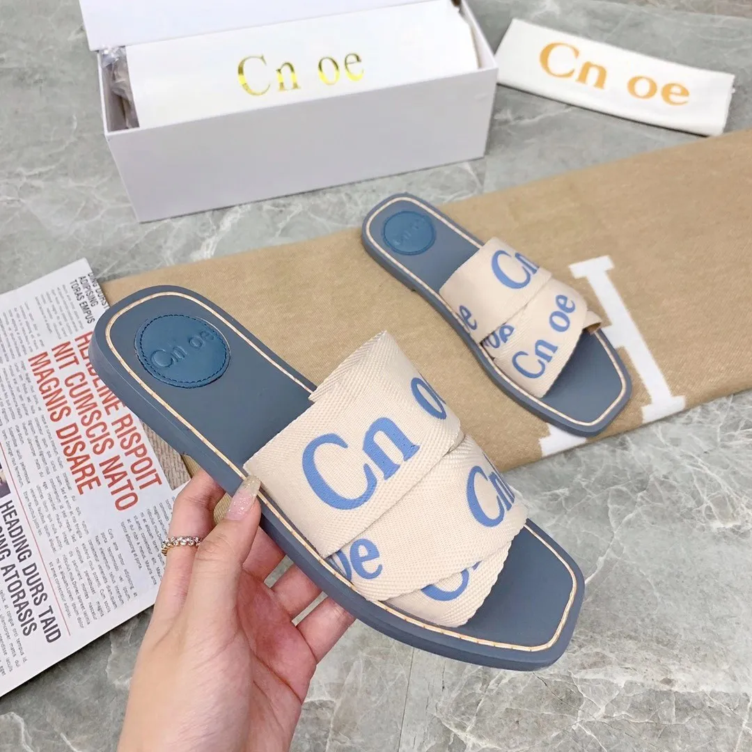 2024 Tasarımcı Kadınlar Ahşap Sandal Düz Dipli Katır Terlik Çok Renkli Dantelli Mektup Tuval Yaz Ev Ayakkabı Lüks Marka Sandles Boyutu Ünlü Marka Sandals