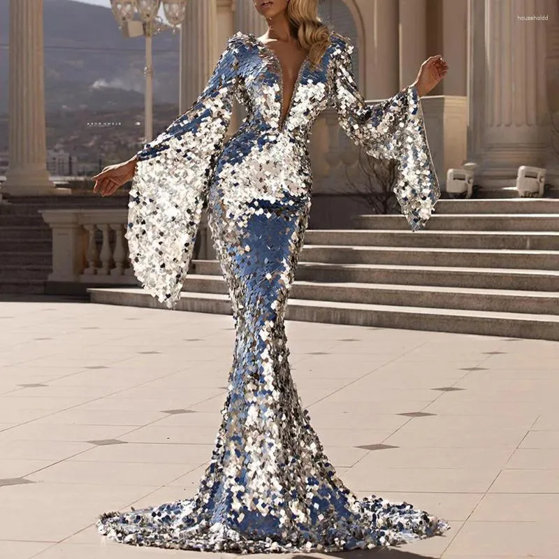 Casual klänningar 2024 Kvinnor Elegant Prom Dress Sexig paljetter Djup V-ringning Långärmad fest Maxi Fashion Mermaid Trumpet Silver Evening Clows