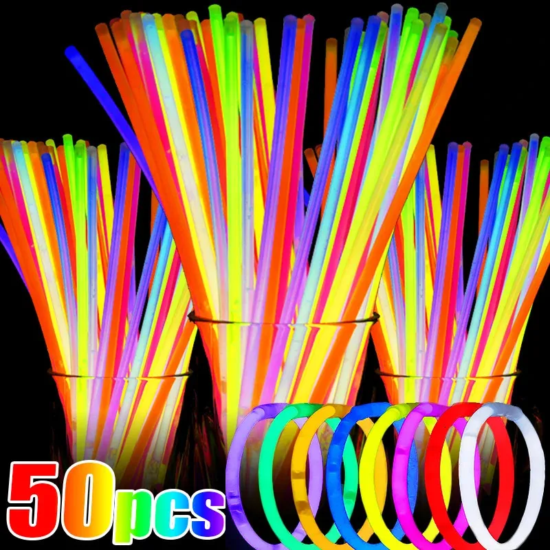 Party Glow Sticks Toys Fluorescence Light في الأساور الساطعة المظلمة الملونة ملونة العصا عيد ميلاد الحفلات الحية 240126