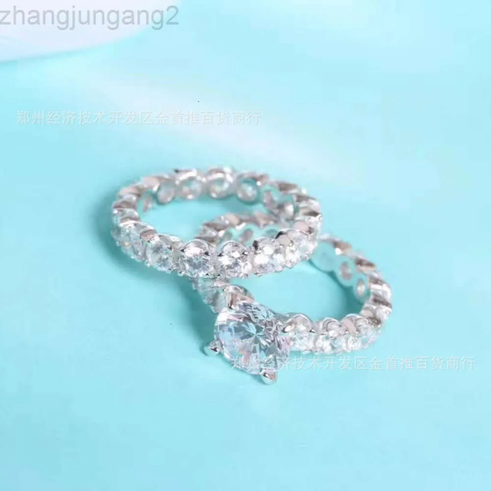 Tasarımcı Tiffanyjewelry Tiffanybracelet T Family 925 STERLING Gümüş Yüksek Karbon Elmas Yüzük Kadınlar Dört Pençe Alyans Giyen Satır Elmas Yüzük