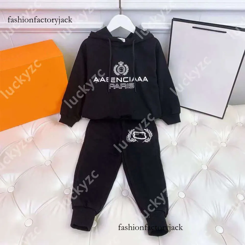 Set di abbigliamento per bambini e ragazzi Felpe con cappuccio e pantaloni a maniche lunghe firmati Set per ragazzi e ragazze Tute di lusso Abiti per bambini Tute sportive Set di vestiti