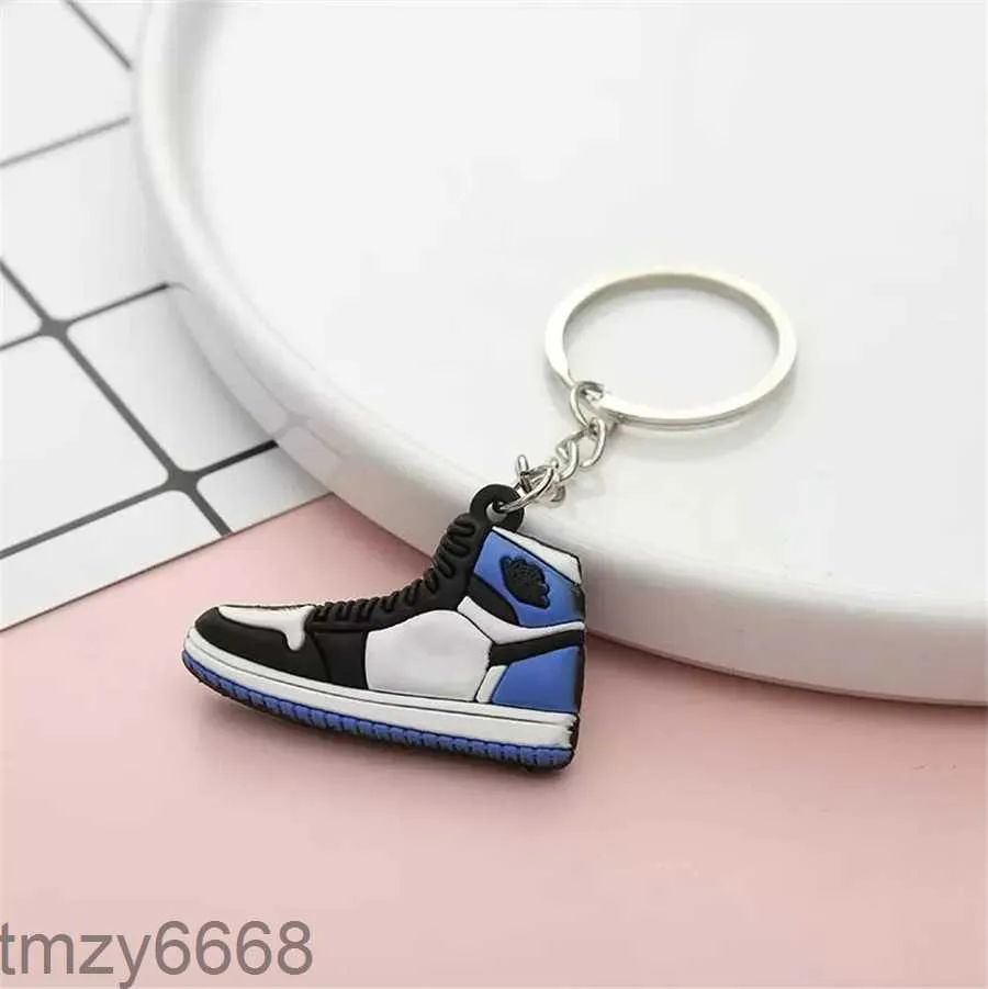 Designer Mini Silicone Sneakers Keychains Män Kvinnor Kids Key Gift Keychain Handbag Chain Basketball Shoe Holder Bulk Price Ki2n