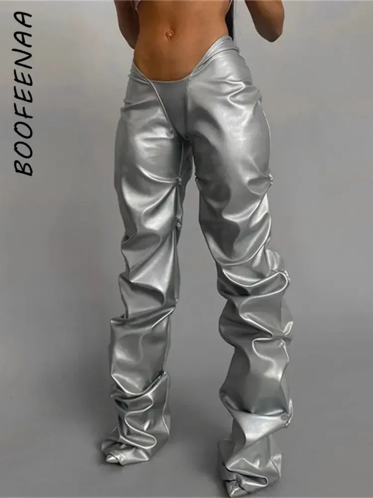 Boofeenaa sexig metallisk pu faux läderbyxor svart silver streetwear kvinnor faller kläder låg stigning ruched staplade byxor c87-dd34 240122