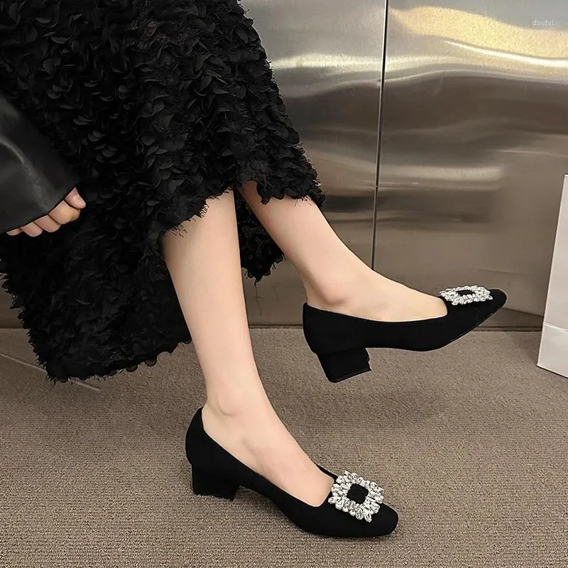 Chaussures habillées pour femmes 2024 sans lacet pompes pour femmes automne bout carré solide troupeau diamant brillant talons épais pompe à talons hauts