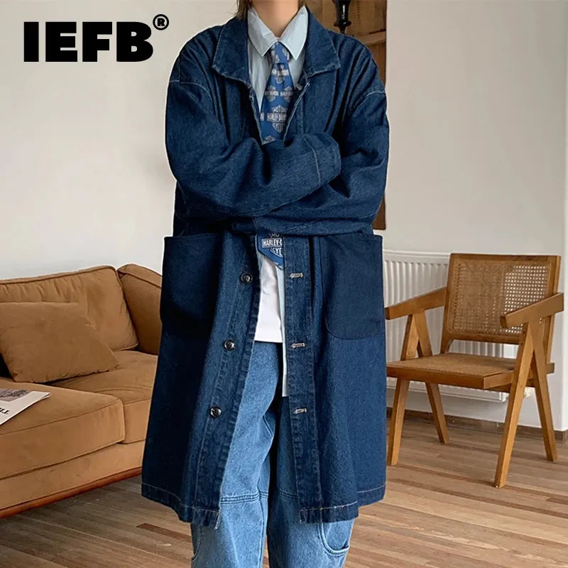 IEFB Erkekler Sonbahar Gevşek Denim Windbreaker Fashion Harajuku Unisex Diz Uzun Hendek High Street Kore Dış Giyim 28A3615 240124