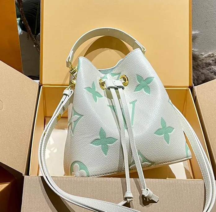 Moda yüksek kaliteli kadınlar lüks tasarımcı Poi Bobo serisi nano mini kova çantası kadın çanta çapraz çantası zarif dokunuş yumuşak peri anında görsel hissi
