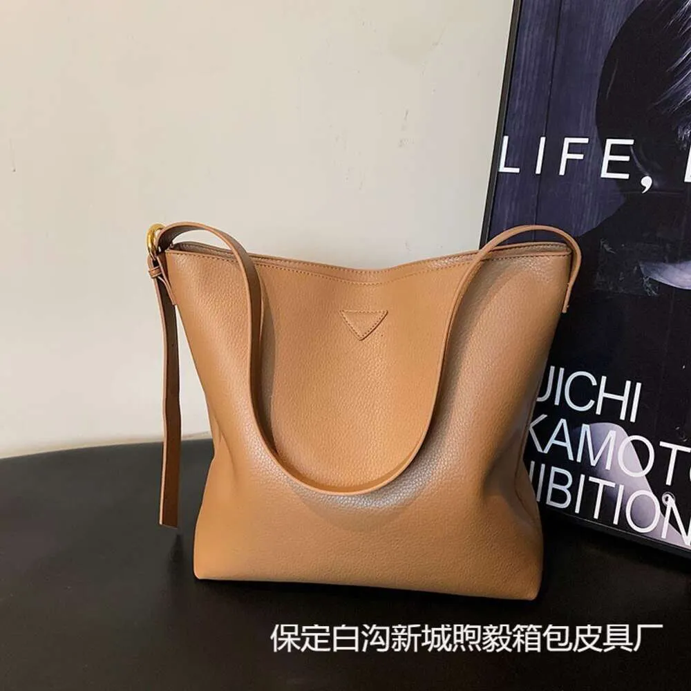 Large Capacity Minimalist Casual for Women's New Autumn/winter Tote Bag, Niche Shoulder Bag 2024 78% Off Store wholesale