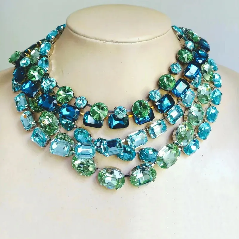 Collana da donna in cristallo di vetro intarsiato con geometria lucida in rame Collana di cristallo di vetro verde blu di lusso vintage regali estetici per feste 240201