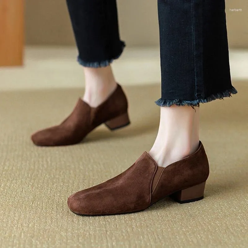 Модельные туфли, весенне-осенние женские лоферы из овечьей замши с квадратным носком, мягкие черные элегантные туфли на массивном каблуке