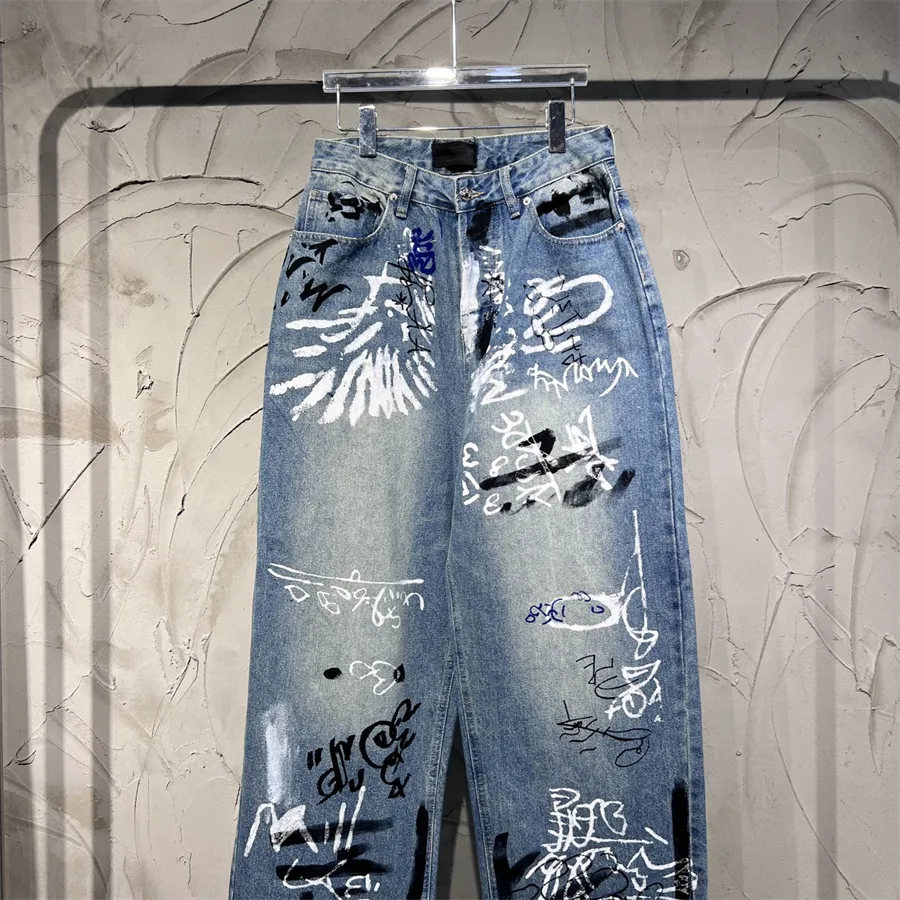 Herr jeans designer byxor vår och höst klassisk lyx amerikansk gata hiphopgraffiti målade långa byxor hög midja fashionabla märke breda benbyxor