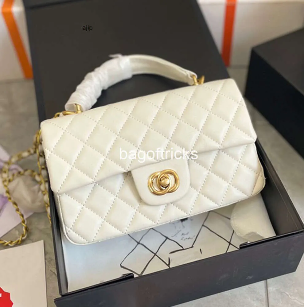 2024 حقائب مصممة CC Bag Handle Mini Classic Flap Bag Crossbody Fashion Fashion Women Leather Handbag Wallet Diamond Lattice 20cm