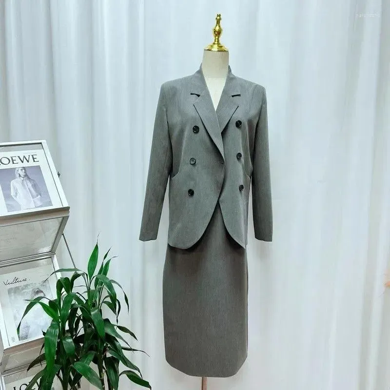 Tweedelige jurk Insozkdg Herfst Commuter Business Wear 2-delige set Premium grijze blazer Vintage kokerrok Koreaans eenvoudig pak Dames
