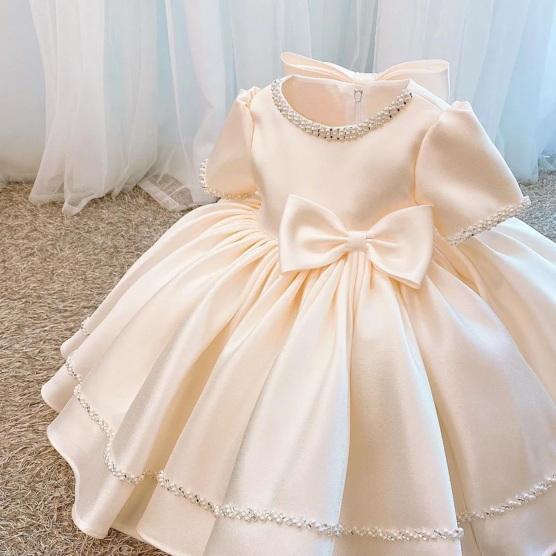 2024 Nya satinblommorflickaklänningar handgjorda pärlor pärlor stora båge lilla bröllop lyxiga nattvardsgångar Girls Pageant Kid Party Dress 403