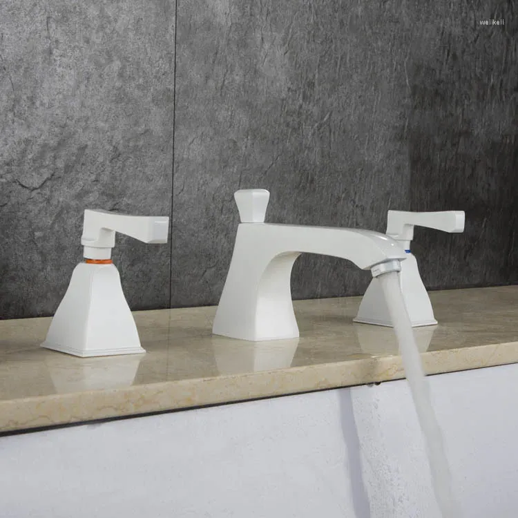Badrumsvaskkranar och kallt vatten koppar dubbelt handtag alla tre håls tredelade europeiska bai-basin-slangar i europeisk stil