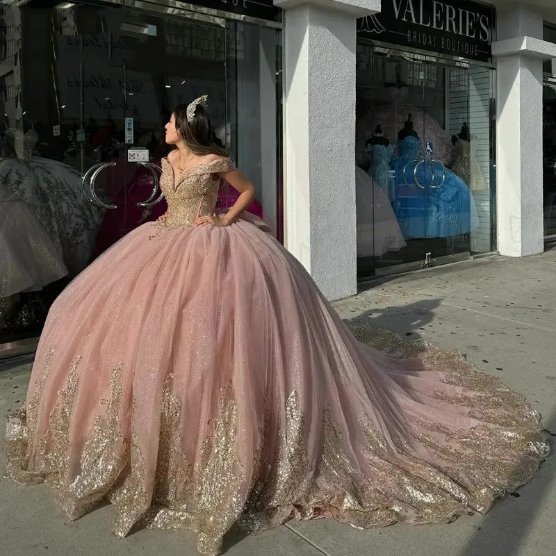 Roze Glanzend Uit De Schouder Kristal Baljurk Quinceanera Jurken Goud Lovertjes Applicaties Kralen Strik Sweet 16 Vestidos De 15 Anos