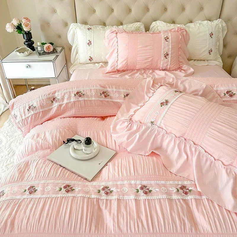 French Embroidered Lace Bubble Gauze Bedding Set Pink Elegant Princess Style Queen Duvet Cover Ruffled Comforter Sets 240131