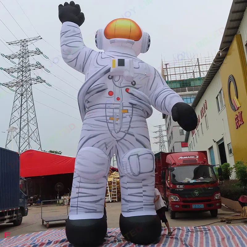 Activités de plein air 8 mH (26 pieds) avec ventilateur publicitaire ballon à air de dessin animé astronaute gonflable géant Spaceman avec lumière LED à vendre